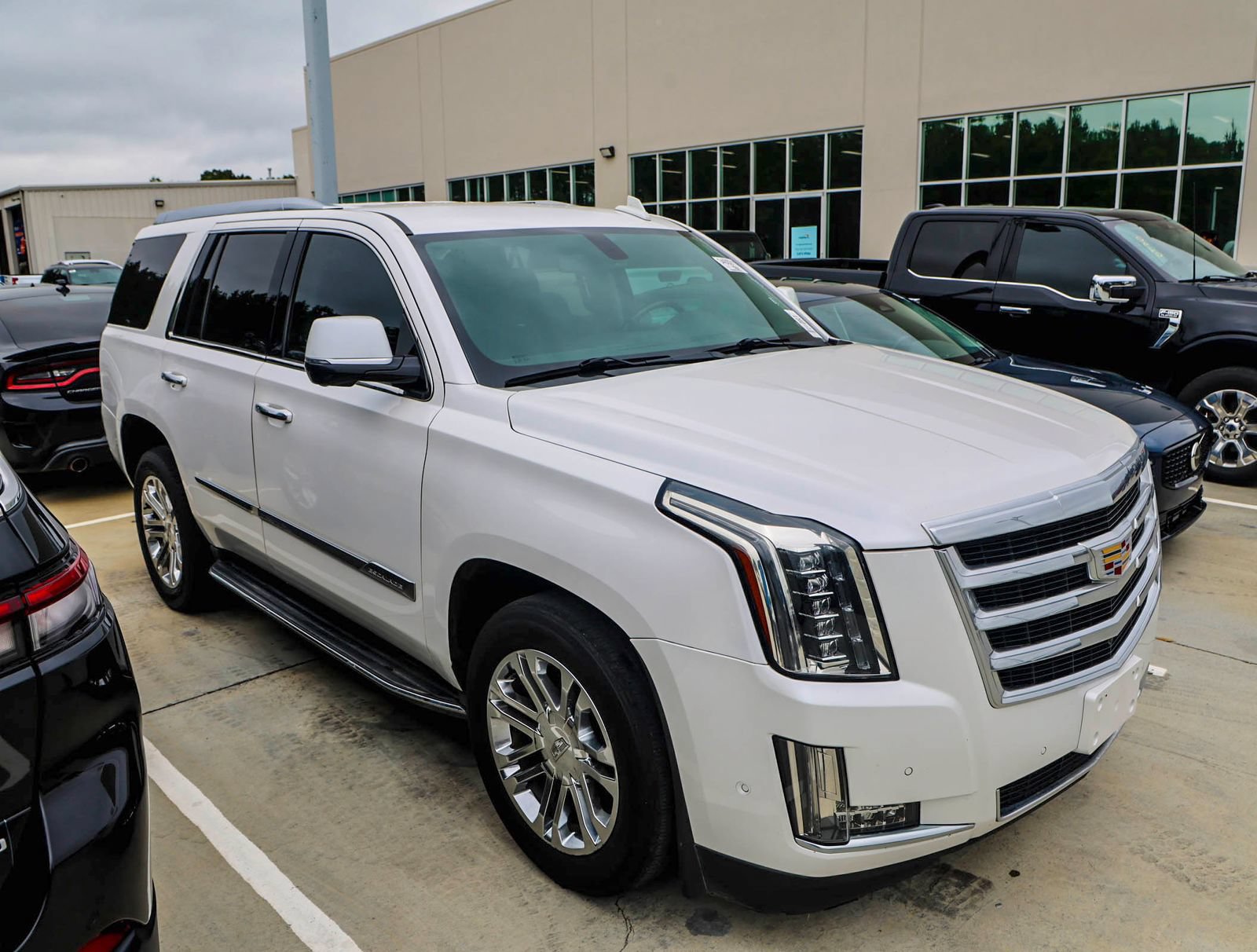 Used 2020 Cadillac Escalade 2WD image 2