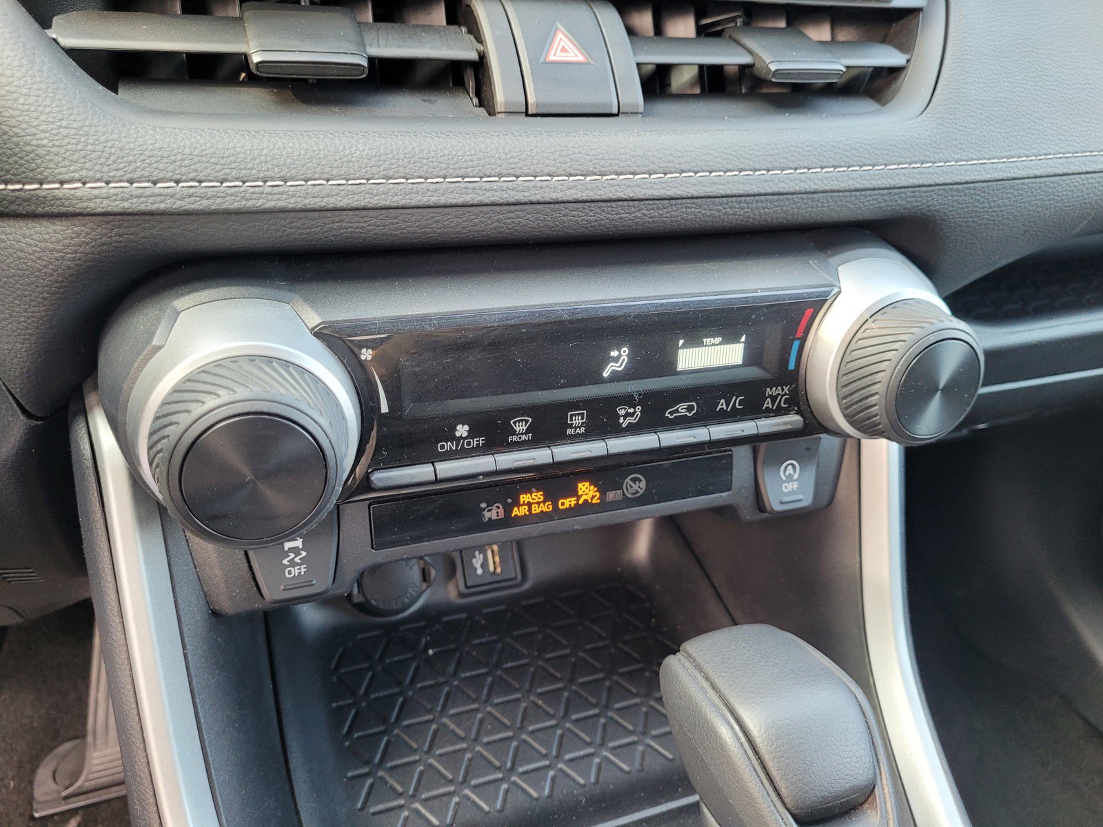 Used 2024 Toyota RAV4 LE image 19