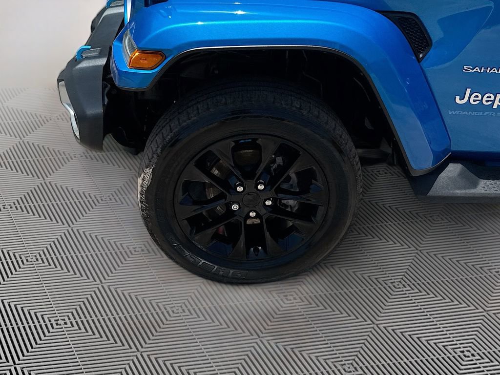 Used 2023 Jeep Wrangler Unlimited Sahara w/ Cold Weather Group AWD/4WD image 34