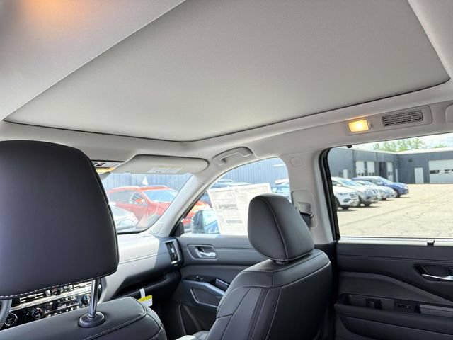 New 2026 Nissan Pathfinder SL w/ SL Premium Package AWD/4WD image 10