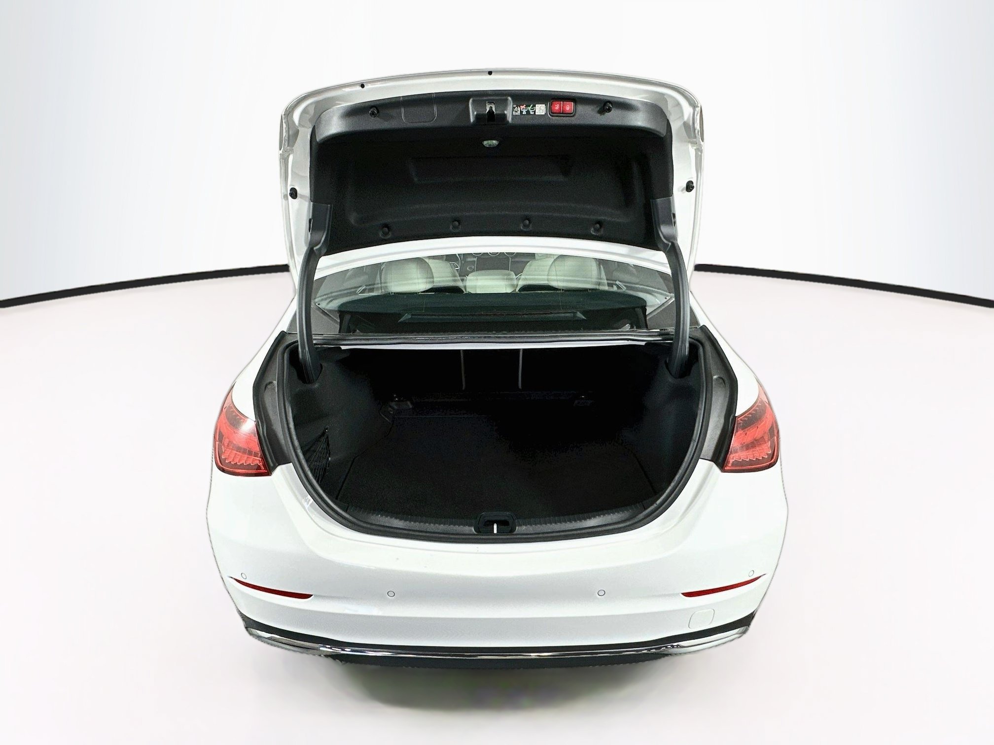 Used 2025 Mercedes-Benz C 300 Sedan image 28