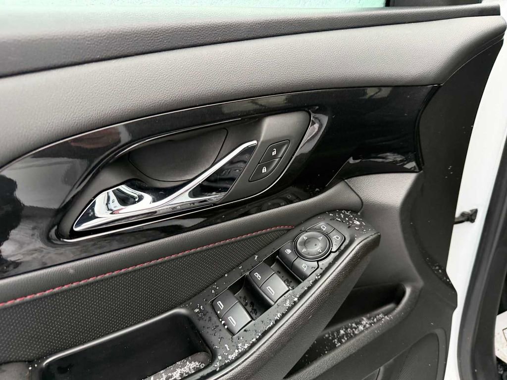 Used 2023 Chevrolet Traverse RS image 14