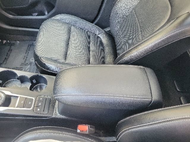 Used 2020 Ford Escape Titanium FWD image 22