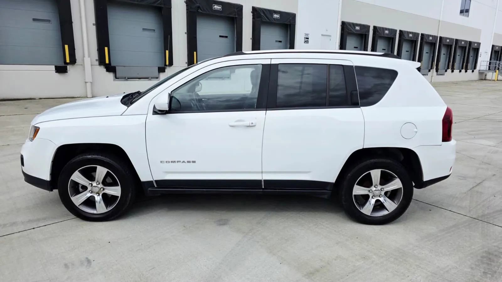 Used 2016 Jeep Compass High Altitude image 2