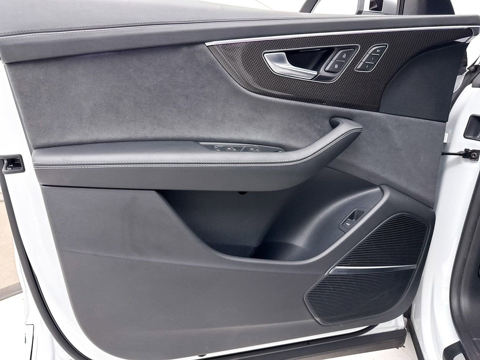 Used 2023 Audi SQ8 Prestige image 33