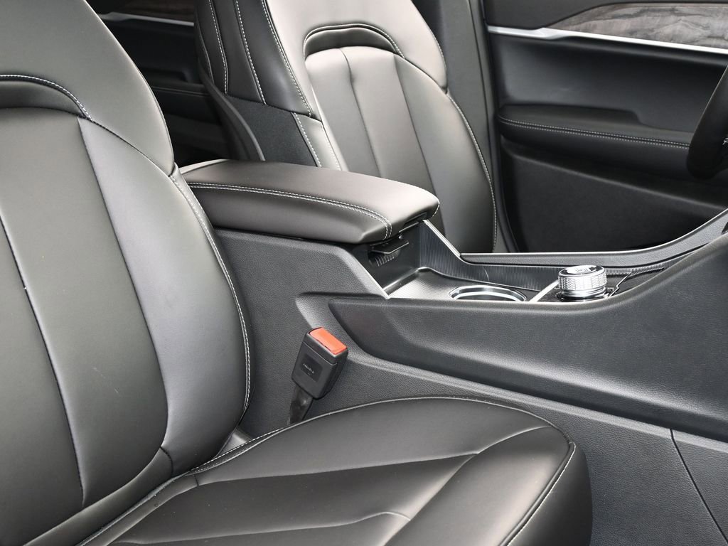 New 2026 Jeep Grand Cherokee Limited w/ Limited Altitude Package RWD image 38