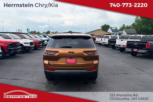 New 2026 Jeep Grand Cherokee L Limited w/ Limited Altitude Package AWD/4WD image 35