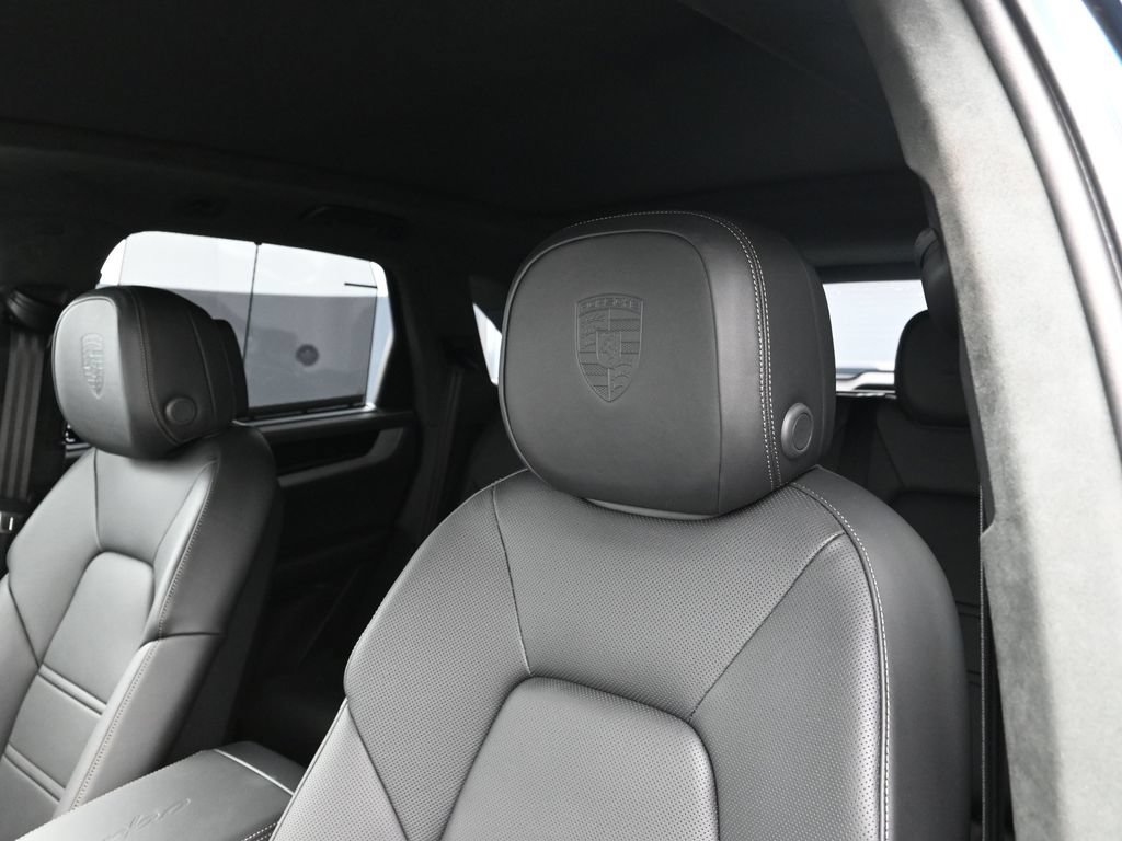 New 2026 Porsche Cayenne Turbo AWD/4WD image 16