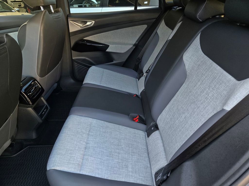 Certified 2025 Volkswagen ID.4 Pro image 12