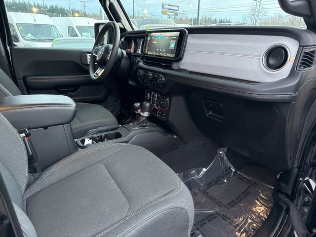 Used 2024 Jeep Wrangler Unlimited Sahara AWD/4WD image 8