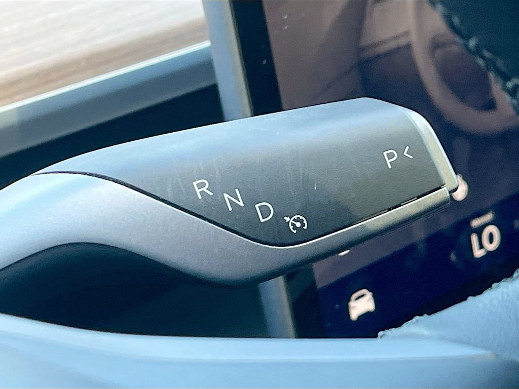 Used 2025 Tesla Model Y Long Range RWD image 17