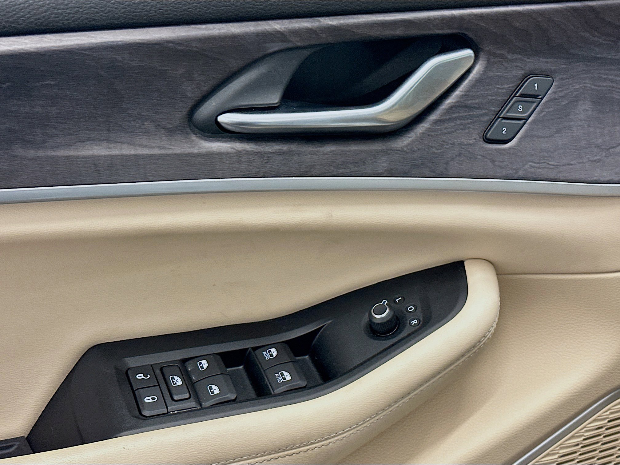 Used 2023 Jeep Grand Cherokee 4WD 4xe w/ Luxury Tech Group II image 15