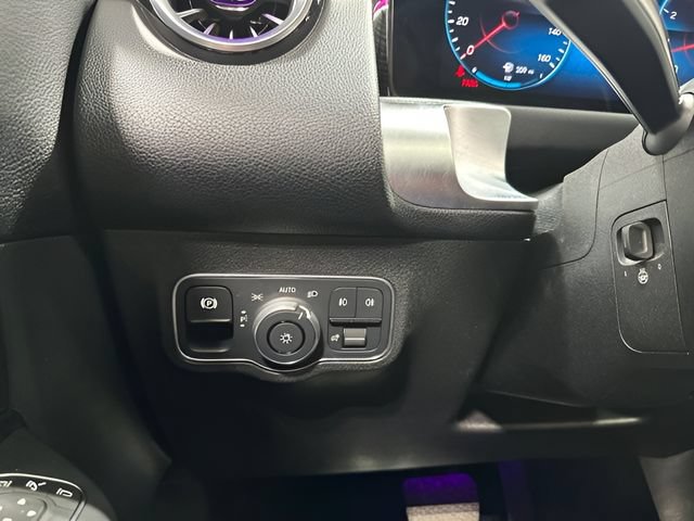 Used 2023 Mercedes-Benz GLB 250 4MATIC image 16