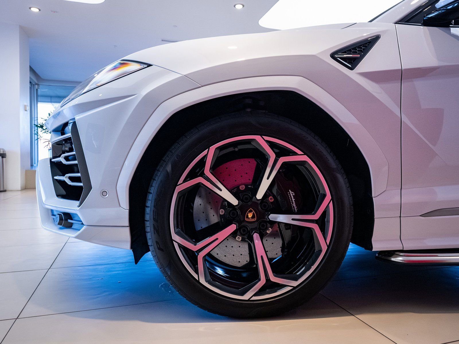 Used 2022 Lamborghini Urus image 3