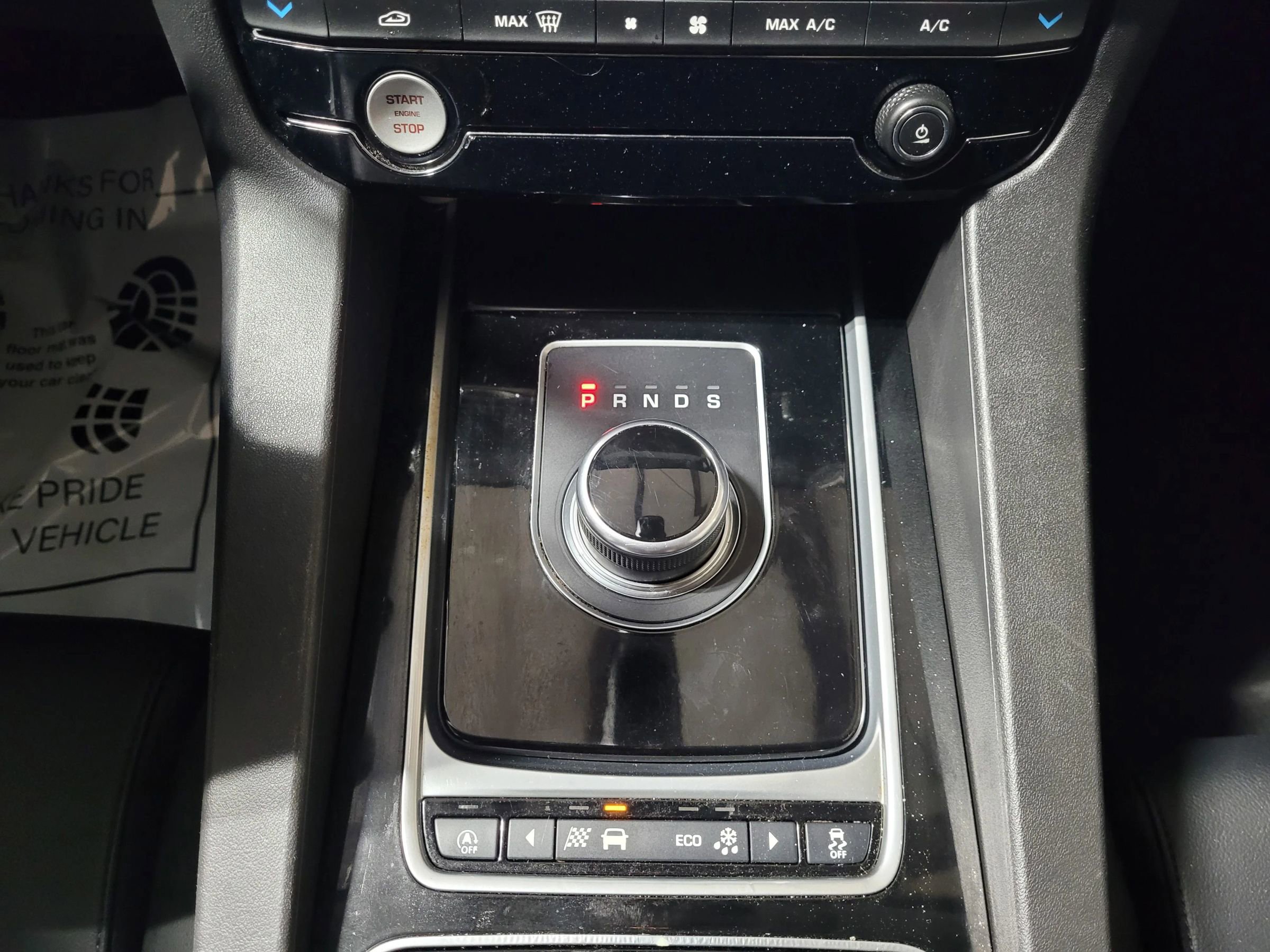 Used 2018 Jaguar F-PACE image 25