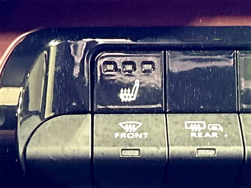 Used 2025 Toyota Prius Plug-In Hybrid image 17