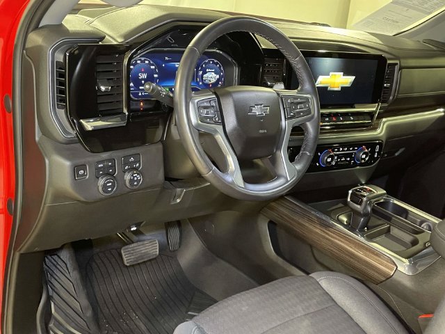 Used 2023 Chevrolet Silverado 1500 RST AWD/4WD image 4