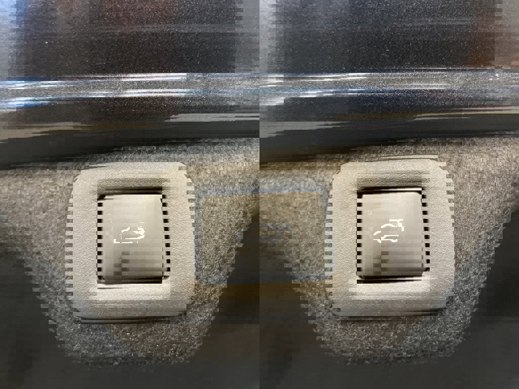 Used 2024 Lexus ES 350 Ultra Luxury w/ Accessory Package (Z2) image 32