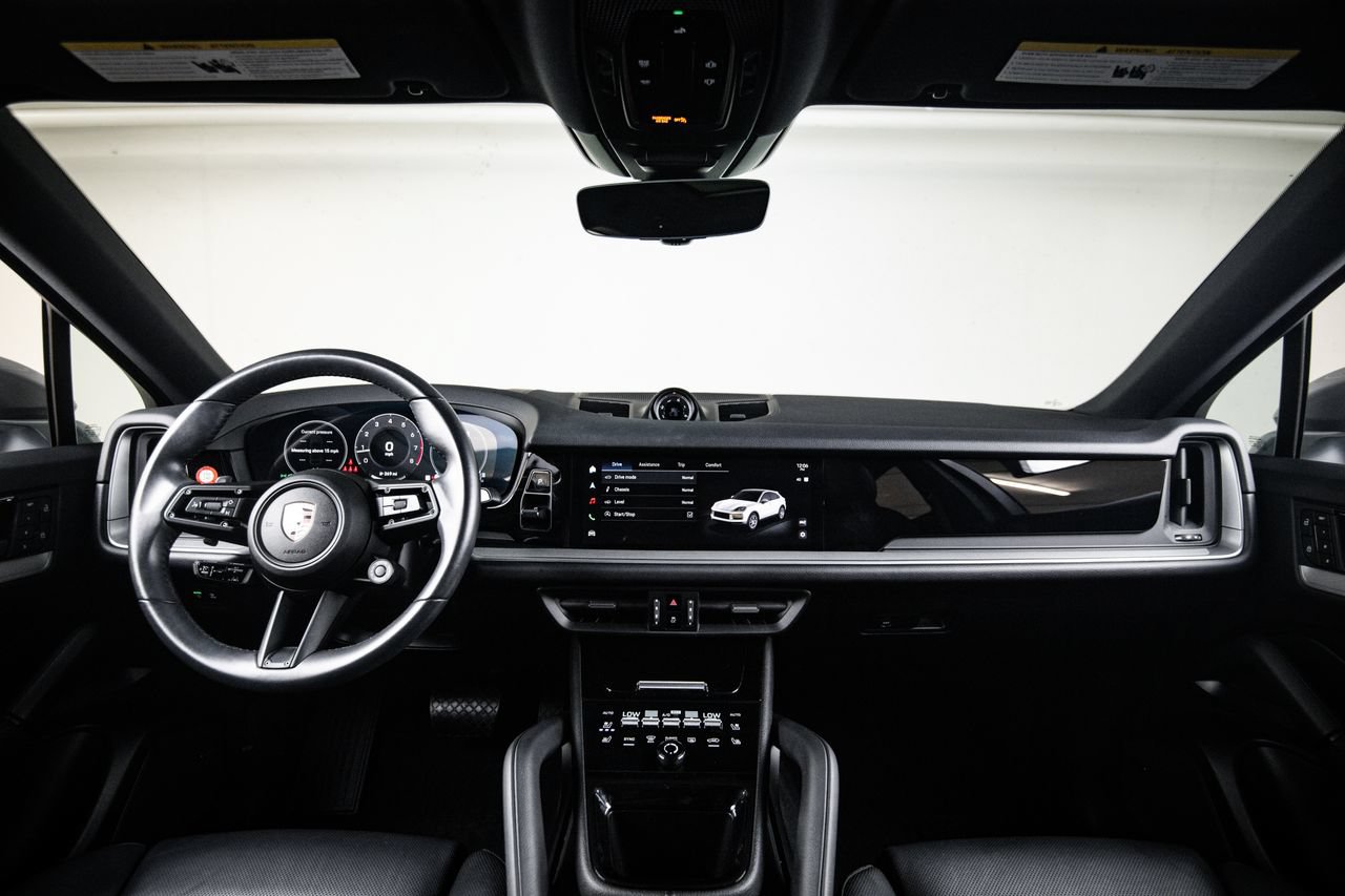 Certified 2024 Porsche Cayenne Coupe AWD/4WD image 25