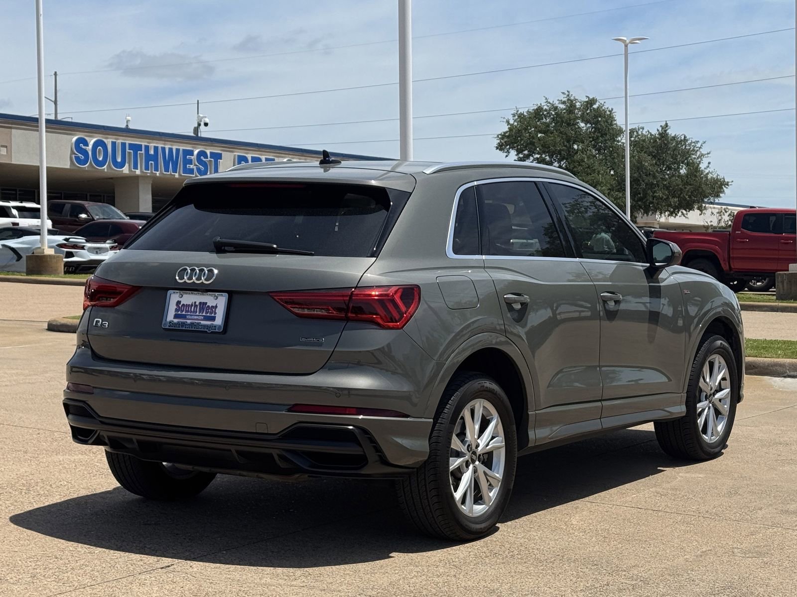 Used 2022 Audi Q3 2.0T Premium Plus w/ Premium Plus Package AWD/4WD image 5