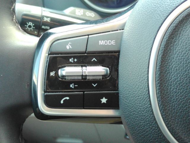 Used 2024 Kia Carnival LX FWD image 41