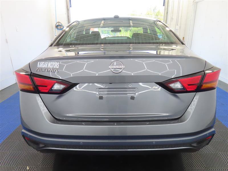 Used 2025 Nissan Altima 2.5 SV FWD image 11