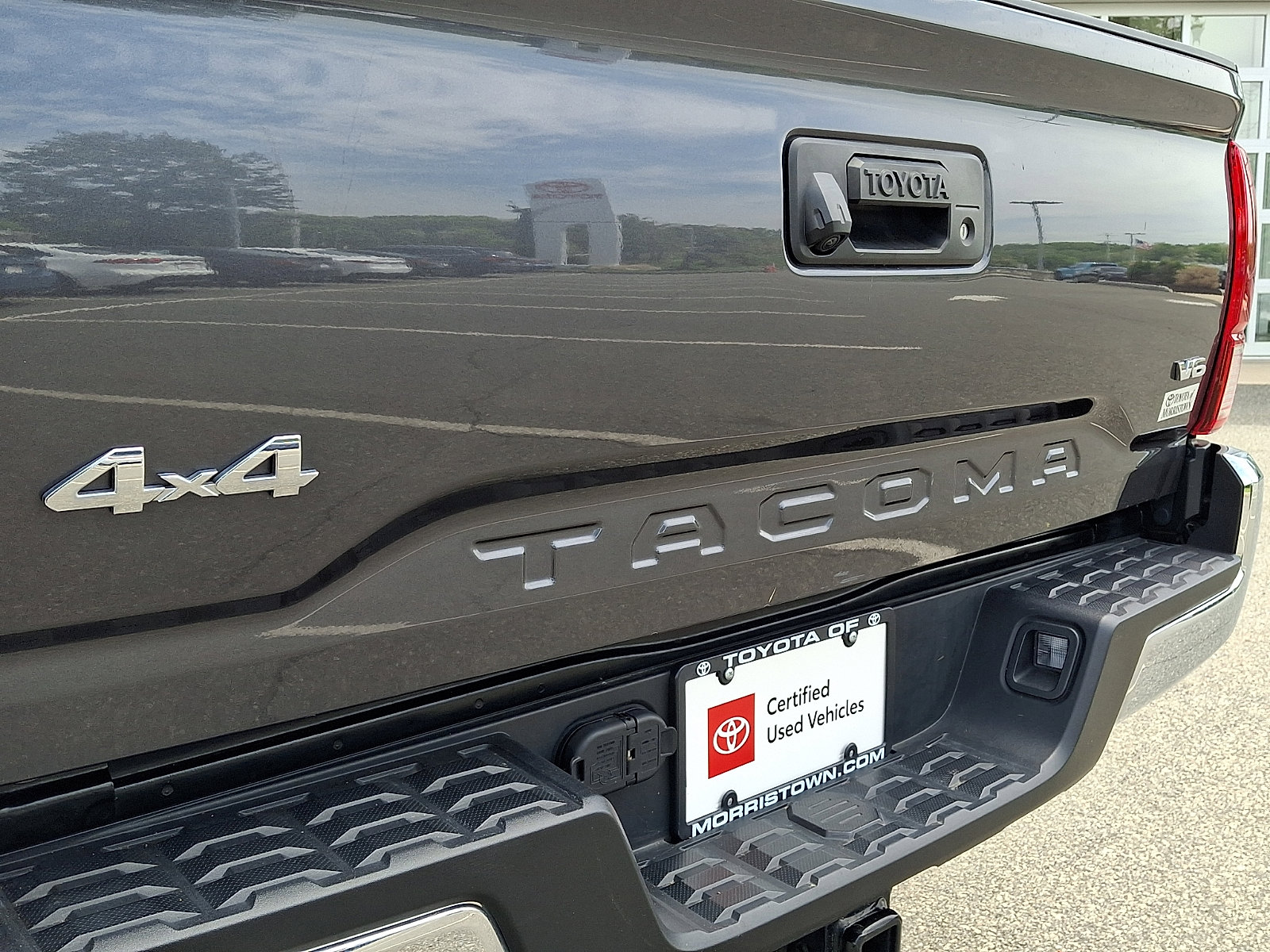 Certified 2023 Toyota Tacoma SR5 AWD/4WD image 32