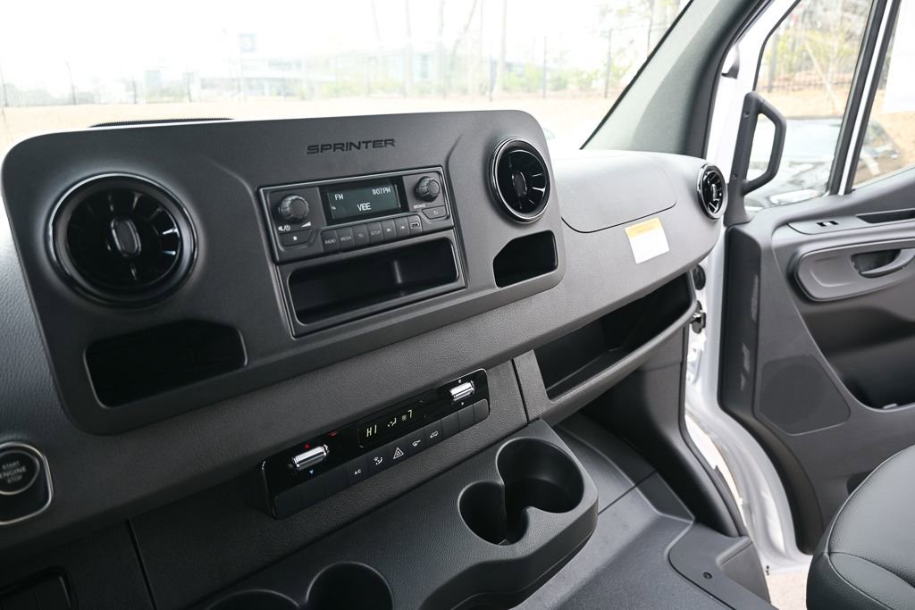 Used 2025 Mercedes-Benz Sprinter 2500 image 13