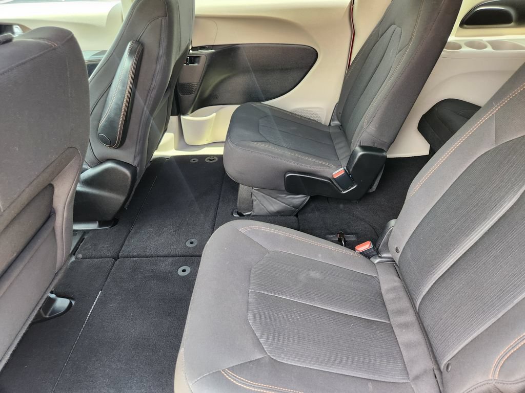 Used 2017 Chrysler Pacifica Touring w/ Tire & Wheel Group FWD image 26