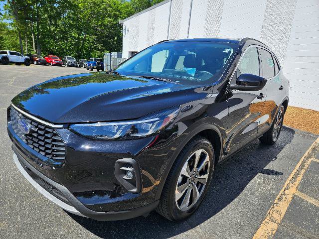 Certified 2024 Ford Escape Platinum w/ Premium Technology Package AWD/4WD image 1