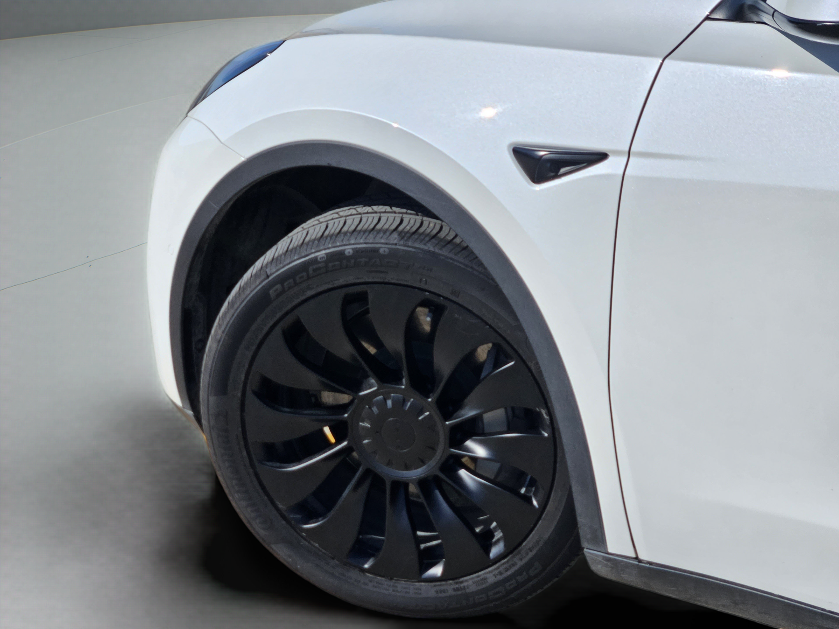 Used 2021 Tesla Model Y Long Range AWD/4WD image 25