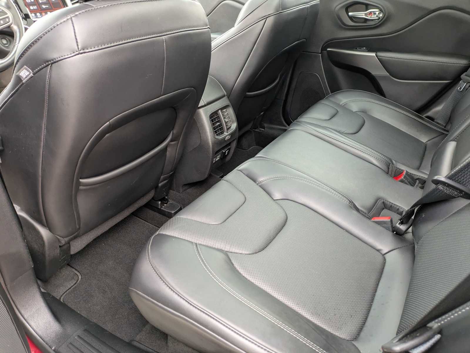 Used 2021 Jeep Cherokee Limited image 16