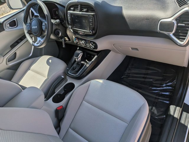 Used 2025 Kia Soul LX w/ LX Technology Package FWD image 20