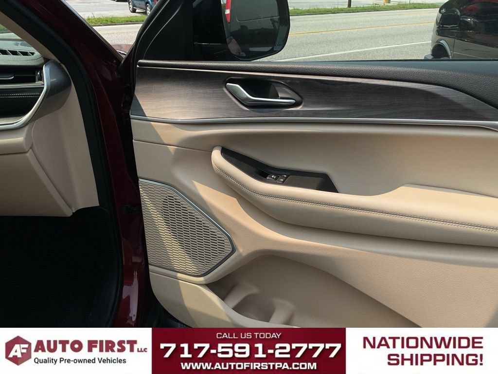 Used 2021 Jeep Grand Cherokee L Limited AWD/4WD image 16