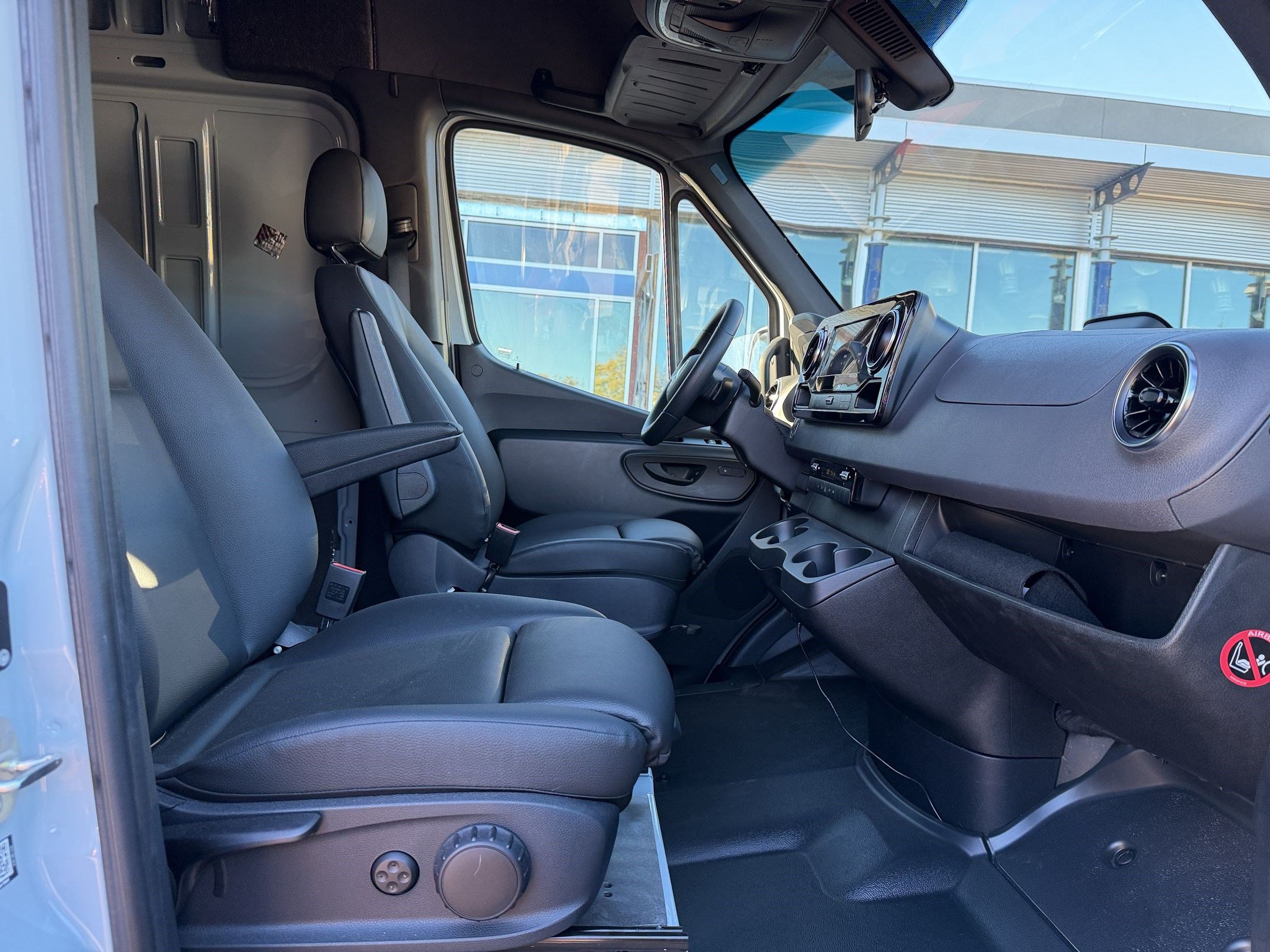 Used 2025 Mercedes-Benz Sprinter 2500 image 24