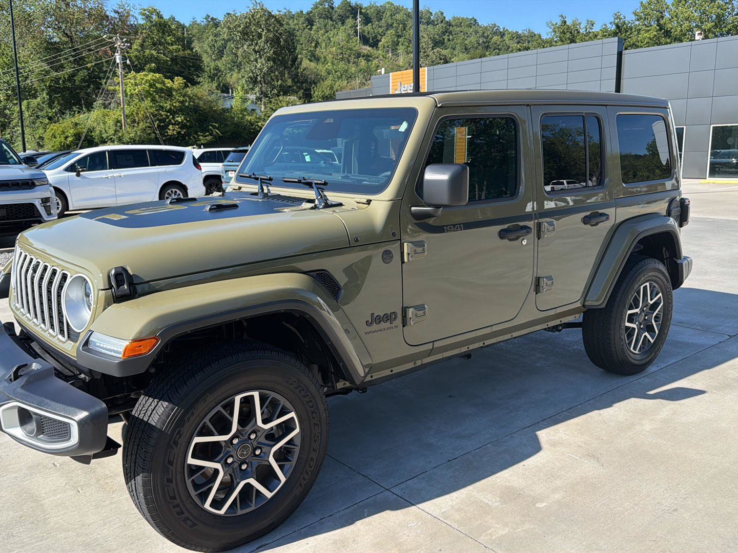 Used 2026 Jeep Wrangler Unlimited Sahara w/ Safety Group AWD/4WD image 7