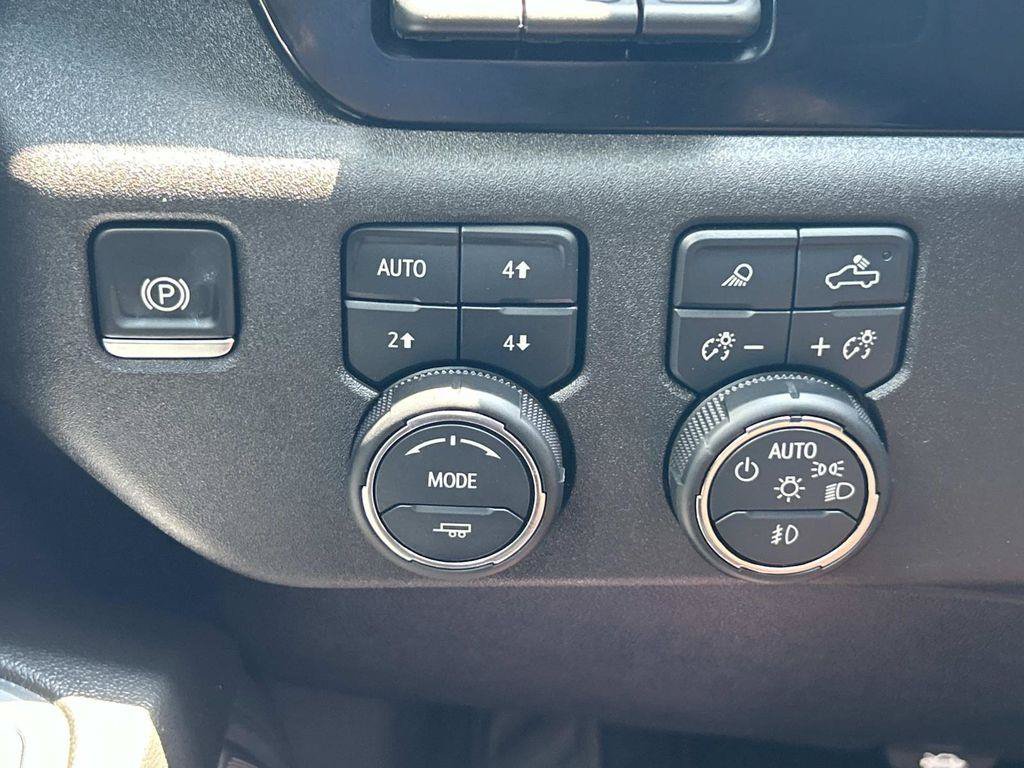 Used 2025 Chevrolet Silverado 3500 High Country w/ High Country Premium Package AWD/4WD image 48