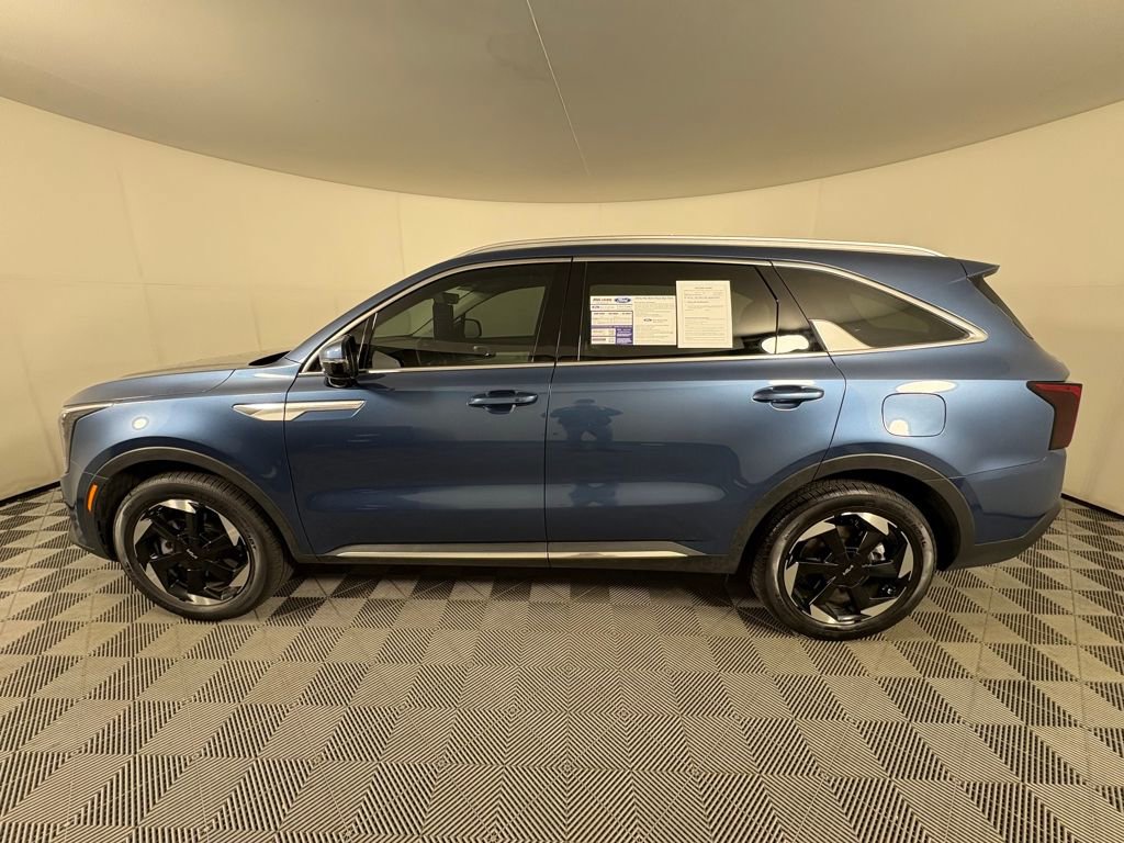 Used 2025 Kia Sorento EX image 4
