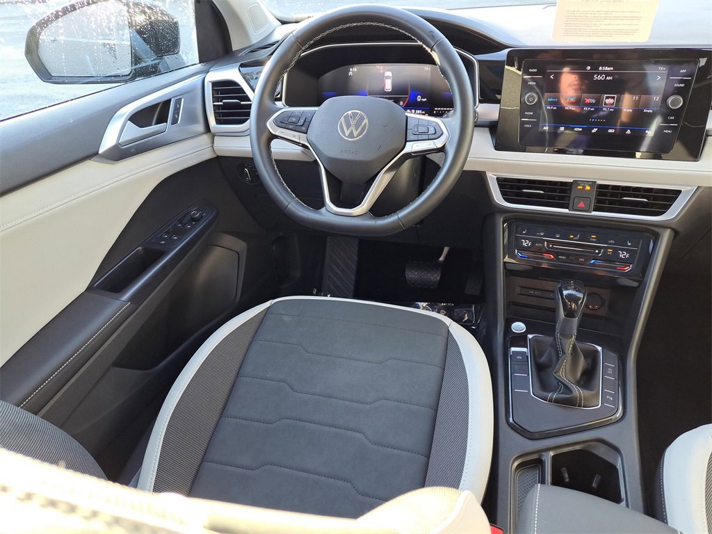 Certified 2025 Volkswagen Taos SE w/ Panoramic Sunroof Package image 10
