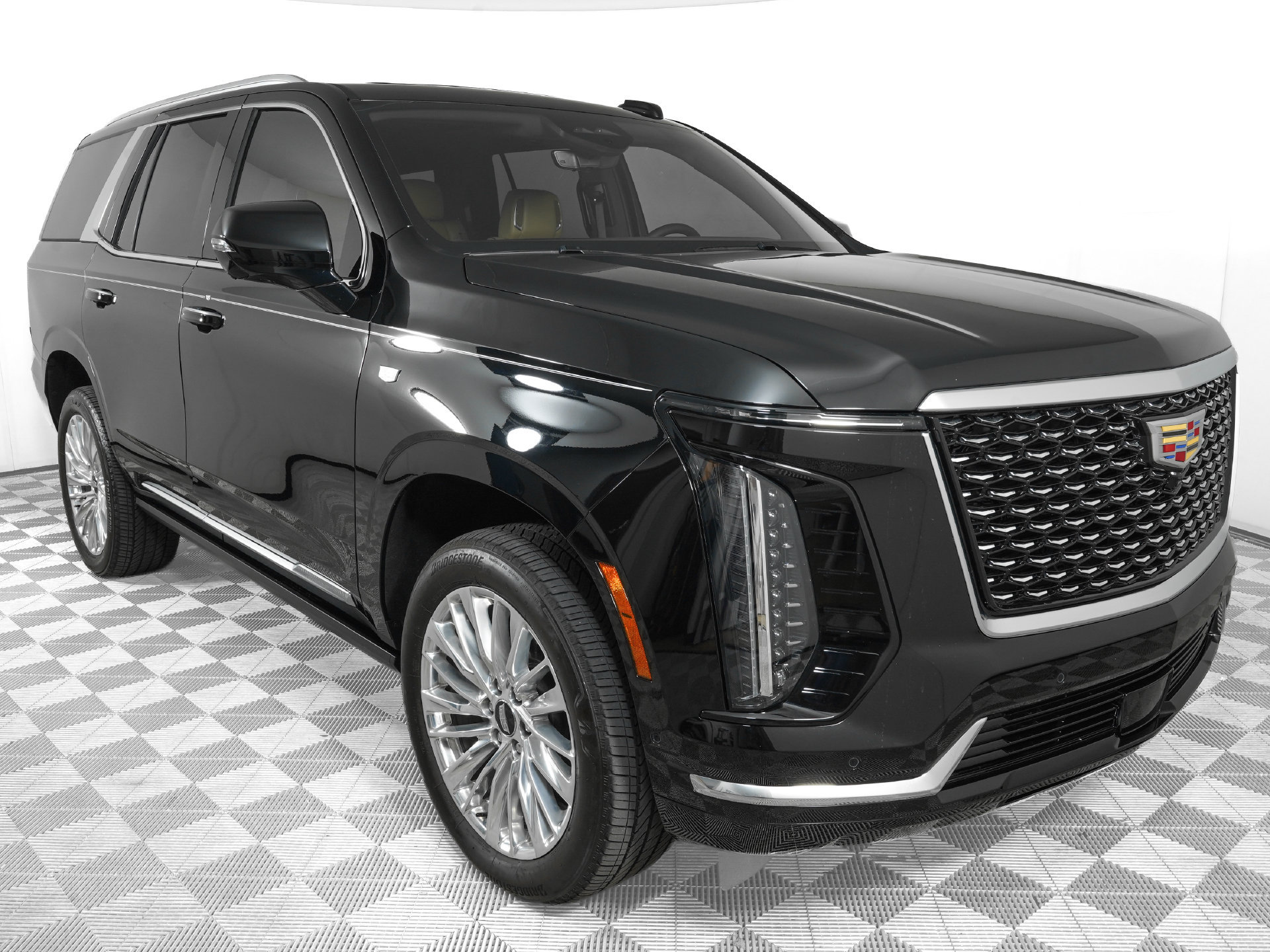Used 2025 Cadillac Escalade Premium Luxury w/ LPO, Floor Liner Package AWD/4WD image 3