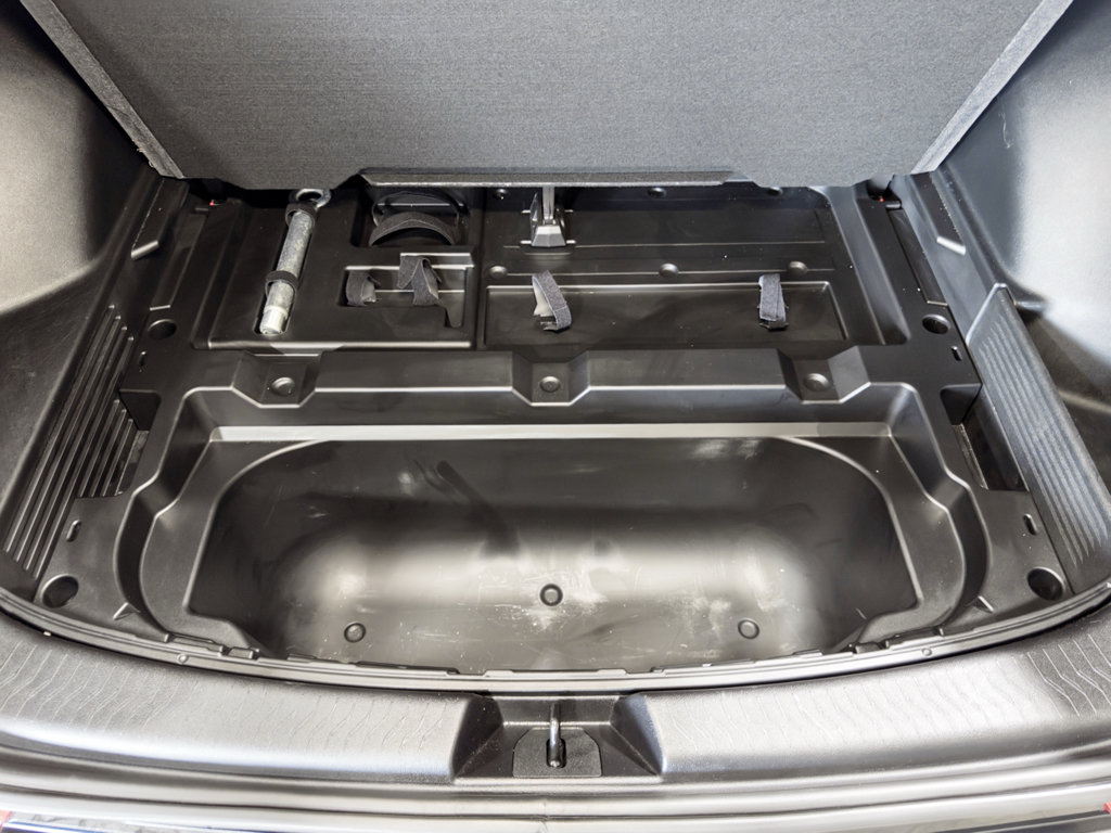 Used 2024 Chevrolet Equinox EV RS w/ LPO, Trailering Package FWD image 26
