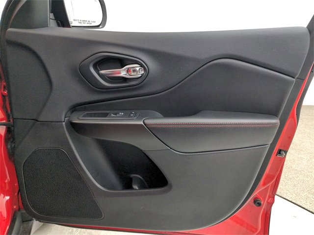 Used 2019 Jeep Cherokee Trailhawk w/ Cold Weather Group image 40