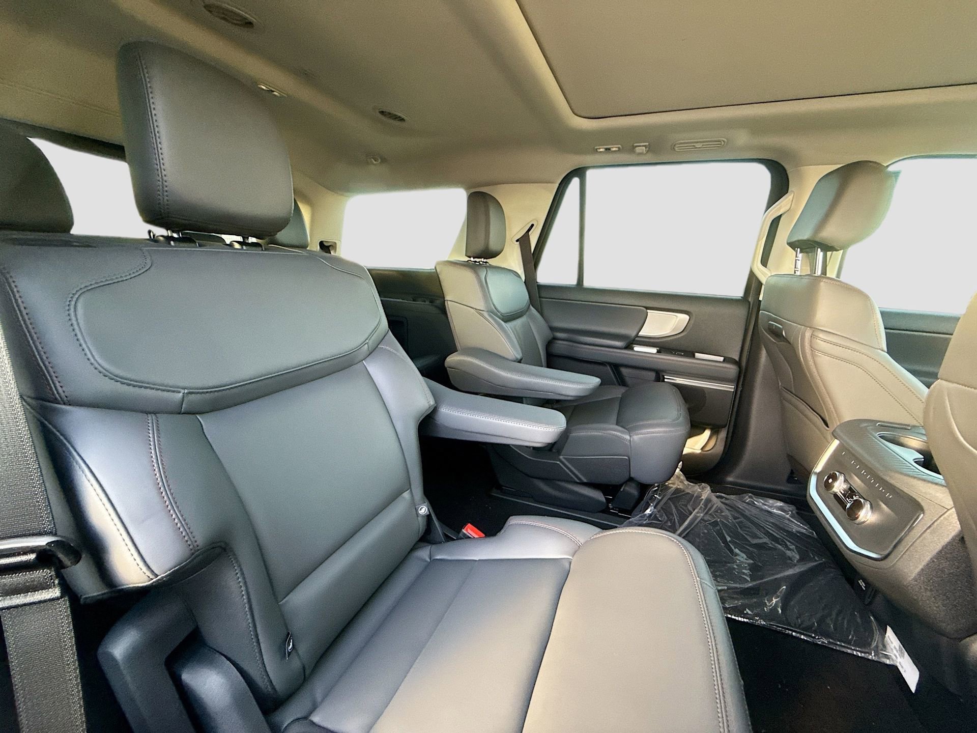 New 2025 Ford Expedition Active image 35