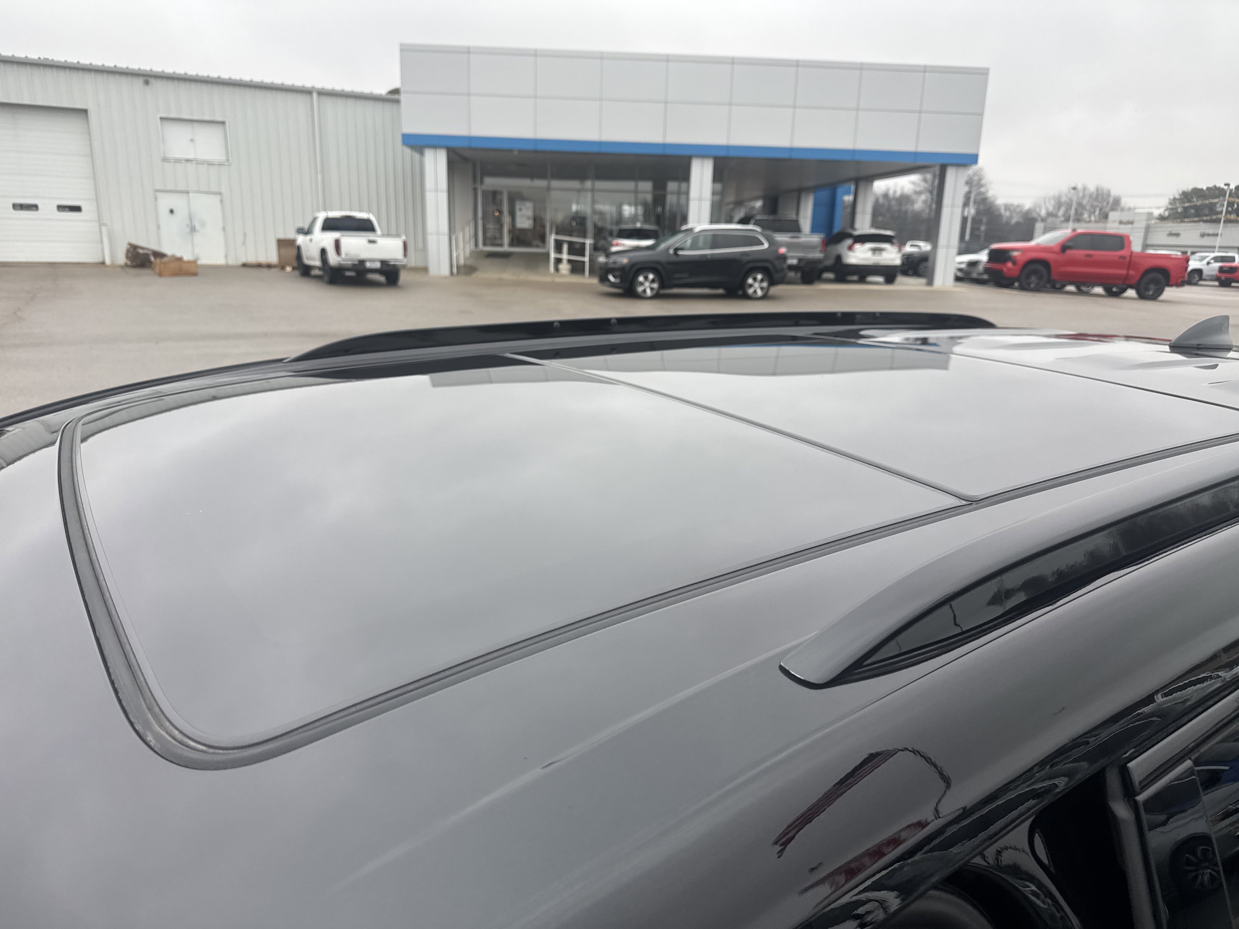 Used 2024 Cadillac XT6 Sport w/ LPO, ONYX Package image 14