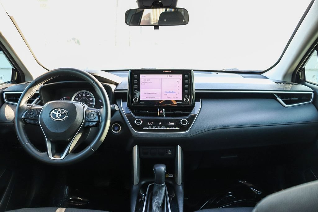 Used 2022 Toyota Corolla Cross LE FWD image 15