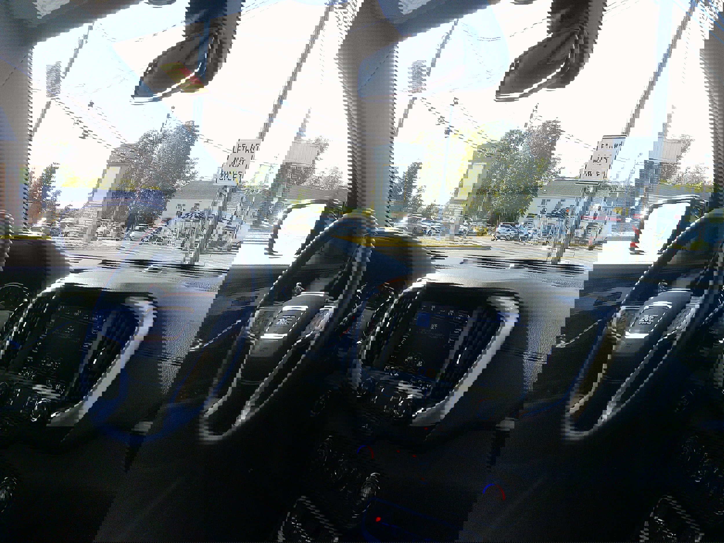 Used 2024 GMC Terrain SLT image 25