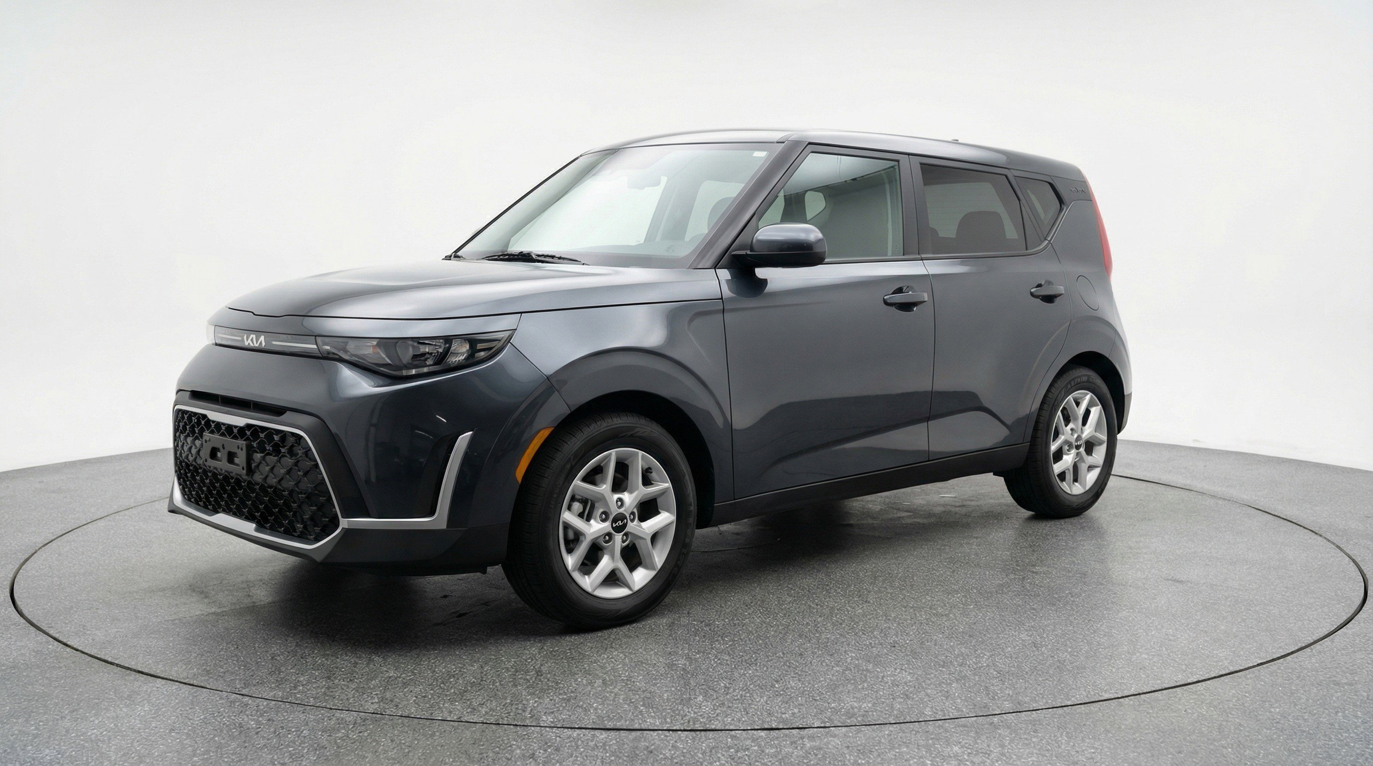 Used 2025 Kia Soul LX w/ LX Technology Package FWD image 3