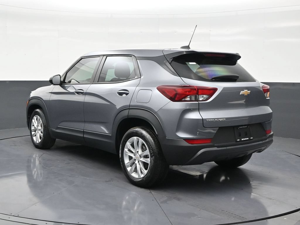 Used 2022 Chevrolet TrailBlazer LS FWD image 3