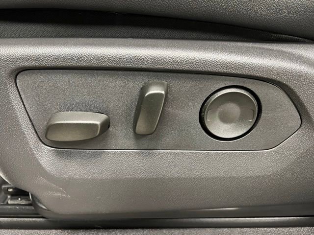 Used 2024 Chevrolet Silverado 2500 ZR2 w/ Technology Package image 23