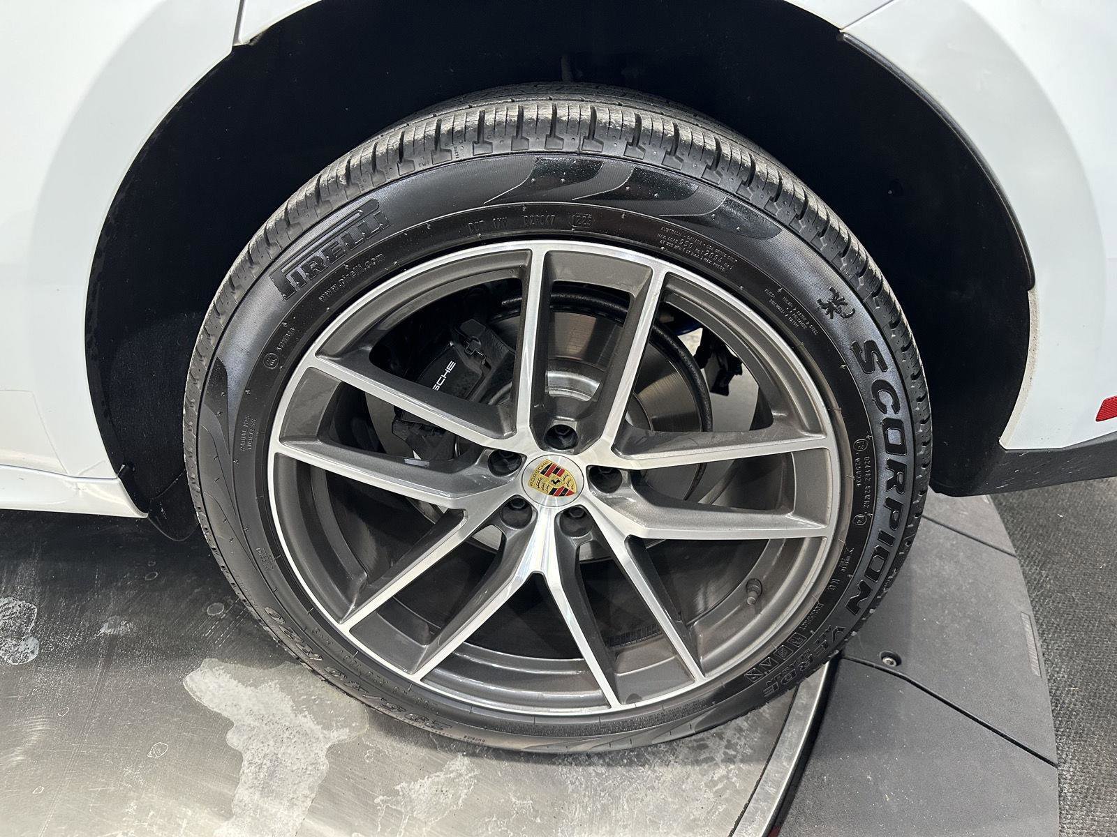 Certified 2025 Porsche Macan image 12